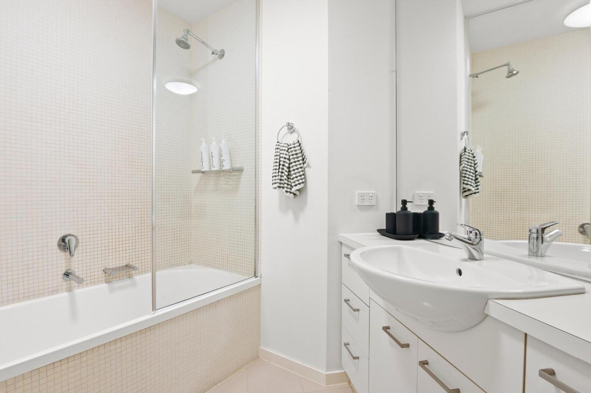 Sea View, Gym & Pool, 2 Bedrooms 2 Bathrooms Мелбърн Екстериор снимка